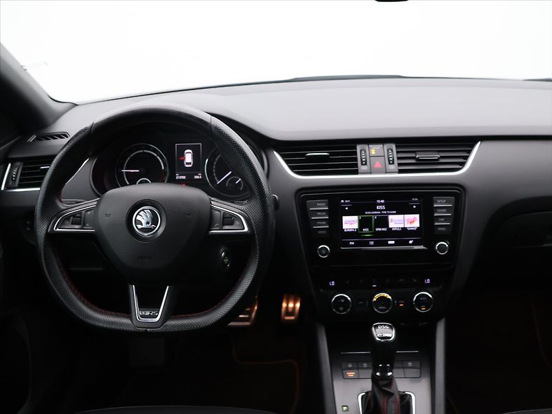 Škoda Octavia 2,0 TDI RS 135kW DSG Challenge - fotka 24 z 32
