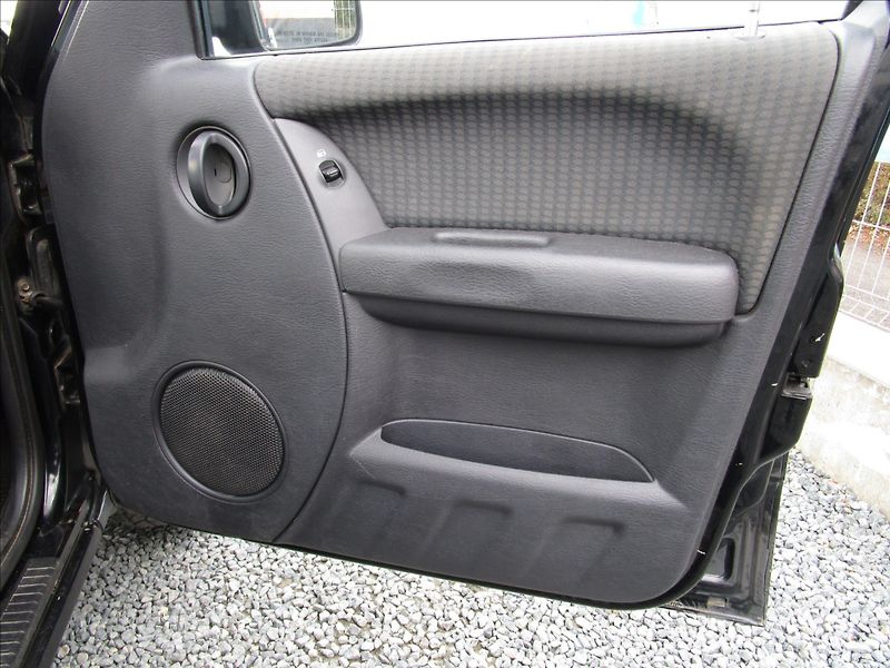 Jeep Cherokee 2.5CRD 4x4, Sport, Klima - fotka 21 z 39