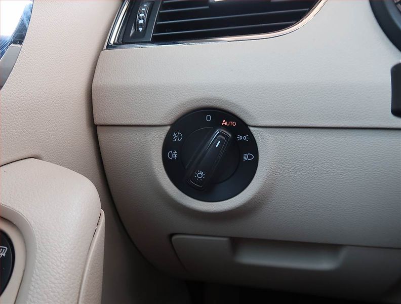 Škoda Octavia (2013) Elegance 1.8 TSI, Serv.kniha - fotka 18 z 23