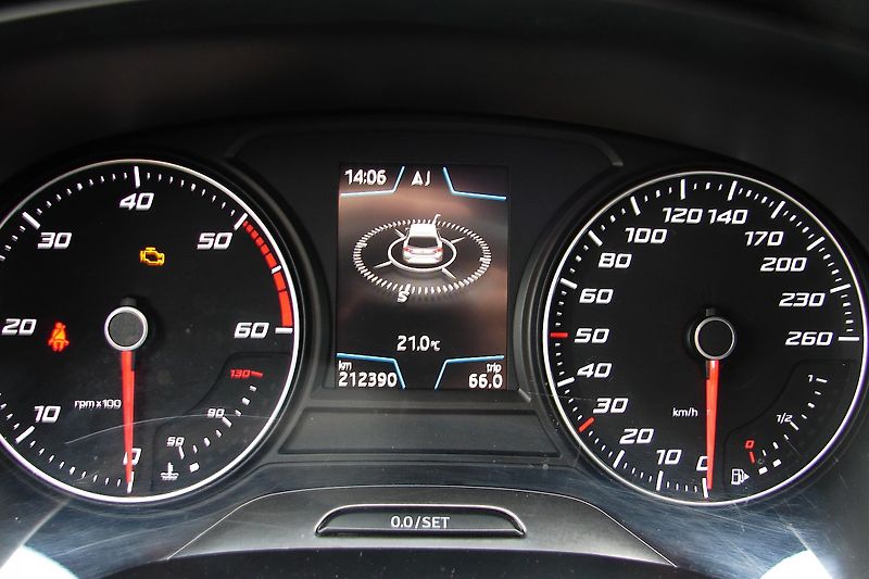 Seat Leon 1.6 TDi 110PS LED Navi-ZADÁN!  - fotka 22 z 42