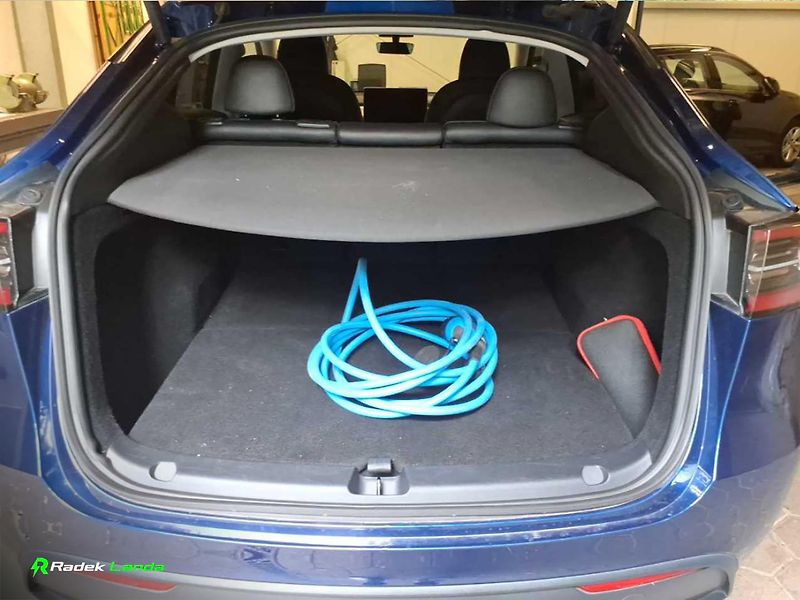 Tesla Model Y (2023) Enhanced Autopilot, Tažné 1600 - fotka 13 z 13