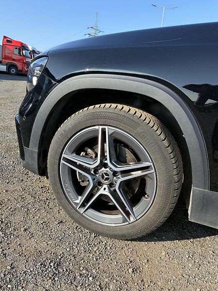Mercedes-Benz GLB (2024) 200d 4MATIC - fotka 9 z 16