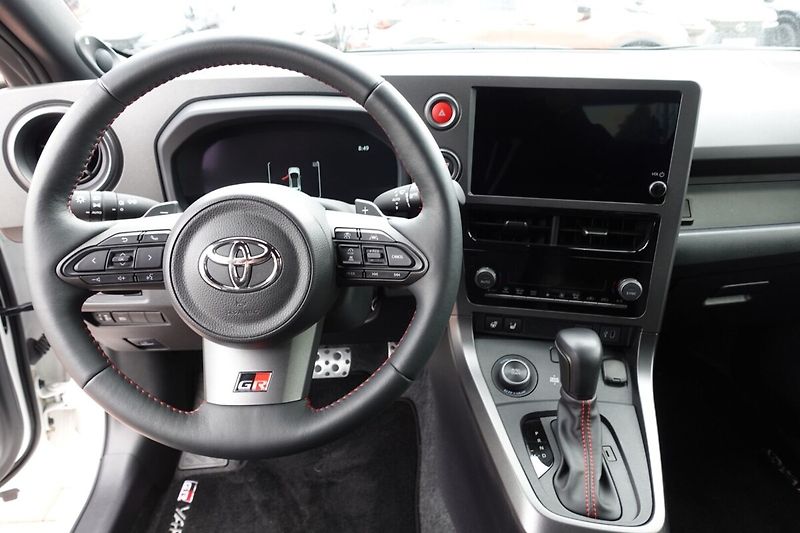 Toyota GR Yaris 1.6Turbo 8AT 4X4 Dynamic + VIP - fotka 15 z 32