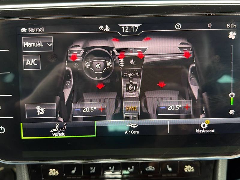 Škoda Superb (2021) kombi 2.0 TDI 7DSG Laurin&Klem - fotka 9 z 35