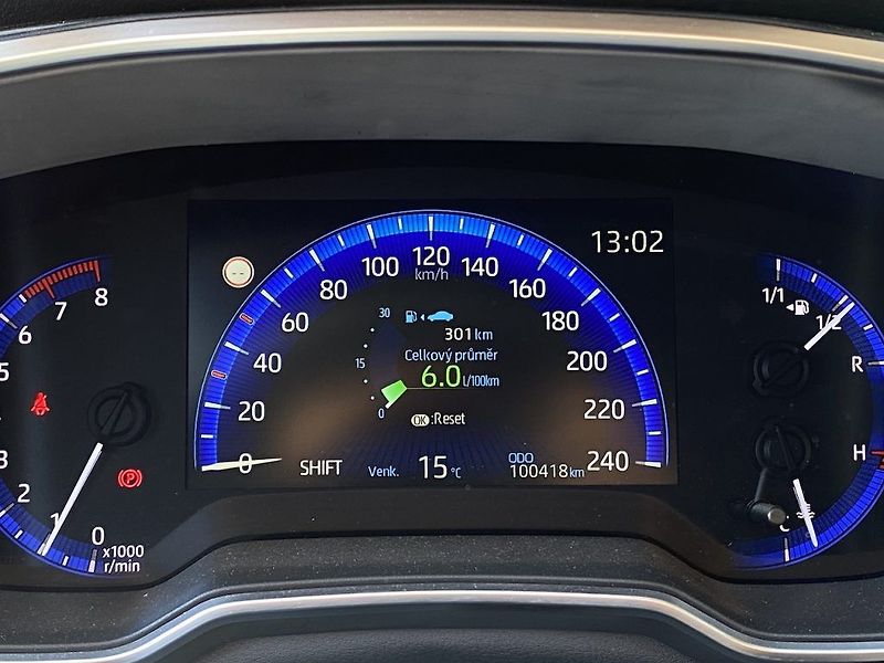 Toyota Corolla 1.6i, ČR, Executive, záruka - fotka 11 z 18