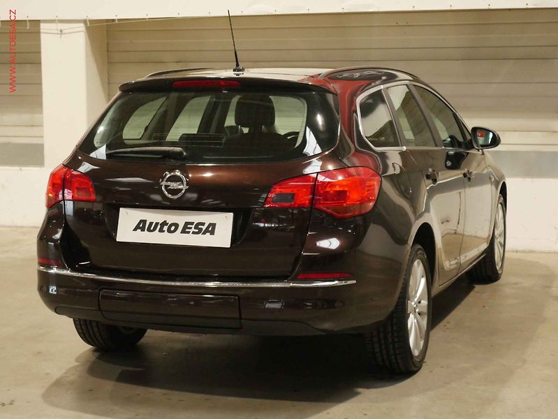 Opel Astra (2013) 1.4i, AC - fotka 6 z 15