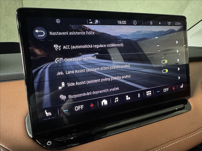 Škoda Enyaq 80 LED Matrix Assist Tepelko - fotka 25 z 50