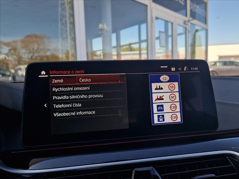 BMW Řada 5 3,0 530d TOURING KOMPLETVÝBAVA - fotka 35 z 39