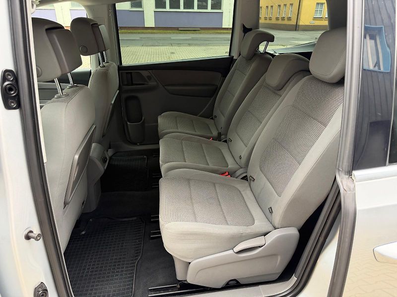 Volkswagen Sharan 2,0 TDI DSG Comfortline/servis - fotka 13 z 34