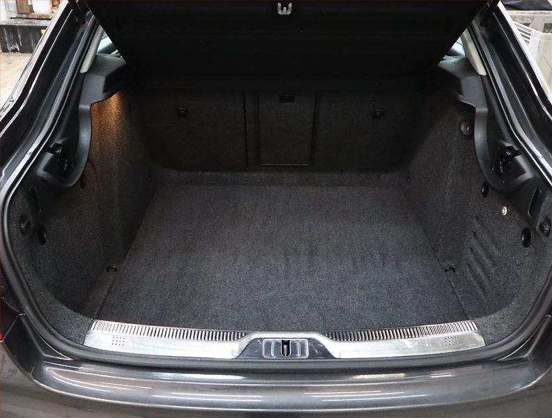 Škoda Superb (2009) Ambiente 2.0 TDI, Xenony - fotka 13 z 20