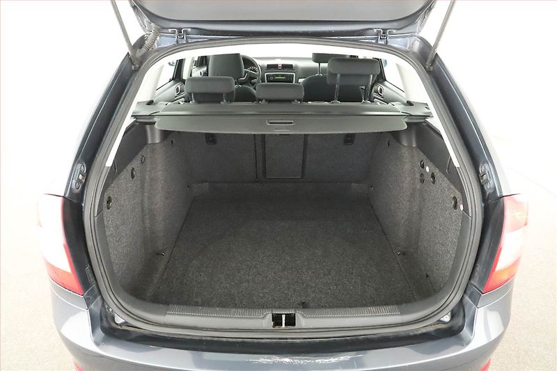 Škoda Octavia (2012) 1.6 TDI, Tažné, jezdí výborně - fotka 10 z 11