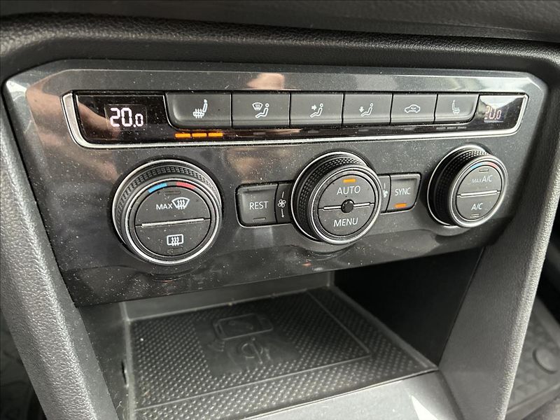 Volkswagen Tiguan Allspace 2,0 TDI PANO TAŽNÉ KAMERA 360 - fotka 33 z 34
