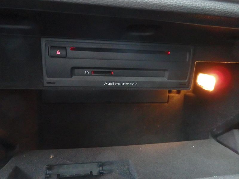 Audi A3 SPORTBACK 1.6 TDI KLIMA - fotka 14 z 17