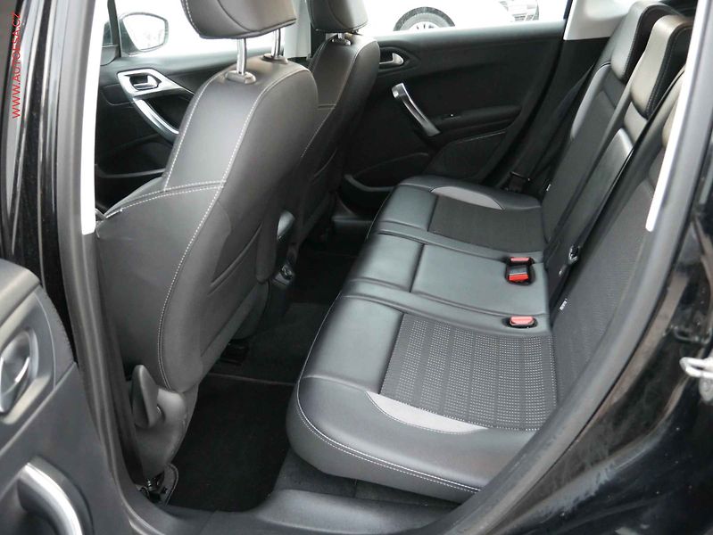 Peugeot 2008 (2016) 1.2 PT, AT, autoAC - fotka 10 z 19
