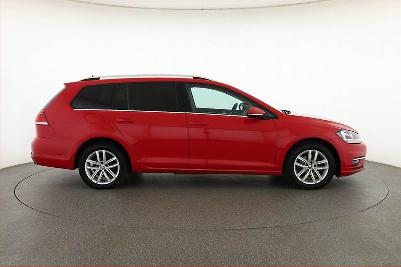 Volkswagen Golf (2019) 1.6 TDI, Automat, Tempomat - fotka 6 z 19