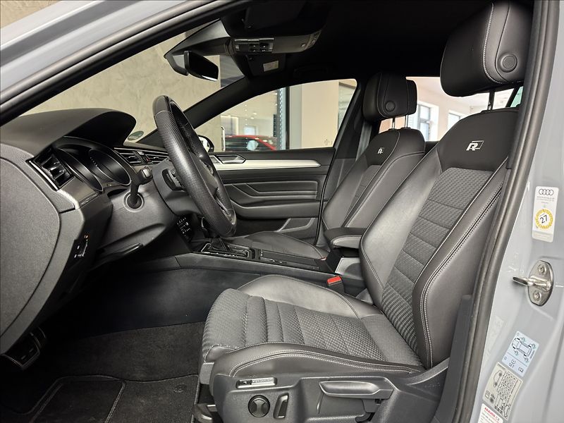 Volkswagen Passat 2,0 TDi  DSG R-Line LED Assist - fotka 22 z 44