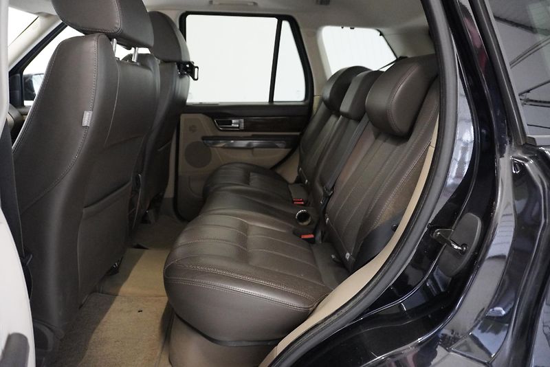 Land Rover Range Rover Sport 3,0 TDV6 4WD AUTOMAT - fotka 30 z 39