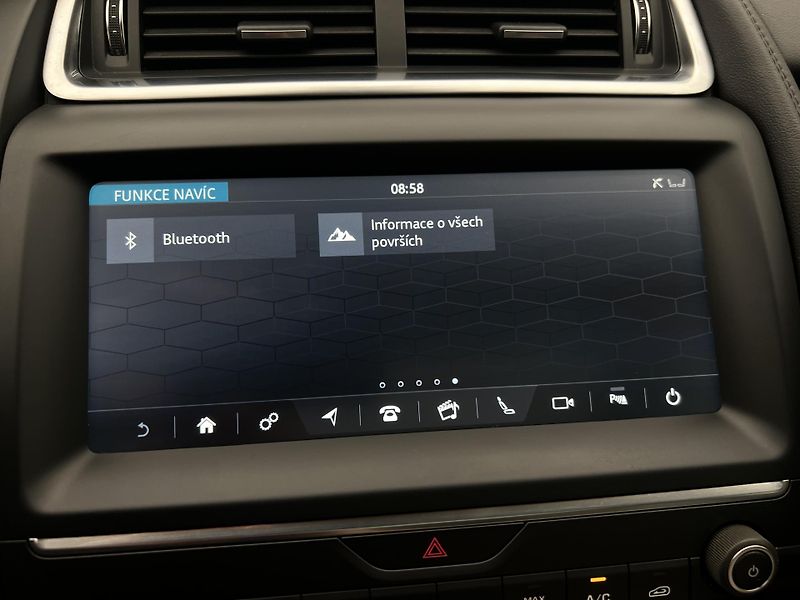 Jaguar E-Pace P250 AWD AUT - fotka 27 z 44