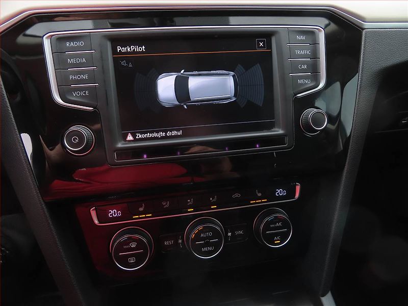 Volkswagen Passat (2015) 2.0 TDI, Automat, Kůže, Navi - fotka 20 z 21