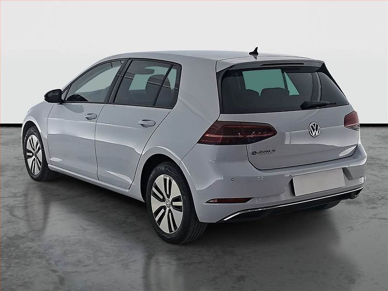 Volkswagen Golf (2018) 32 kWh - 37 Ah, Automat - fotka 4 z 23