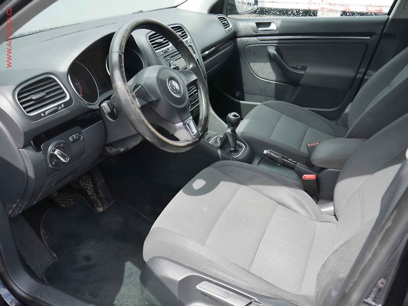 Volkswagen Golf (2010) 1.6TDi, Klima - fotka 9 z 14