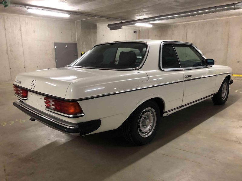 Mercedes-Benz 280 (1980) - fotka 3 z 9