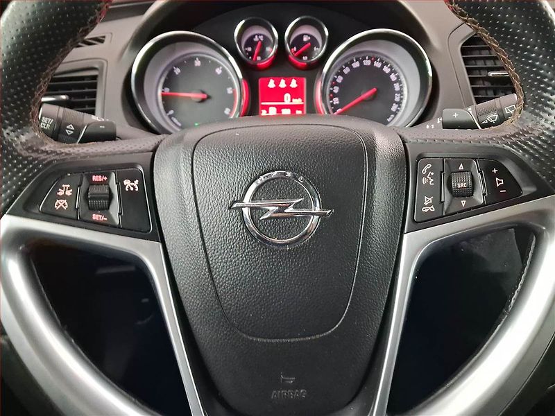 Opel Insignia (2012) 2.0 BiTurbo CDTI, 4X4 - fotka 16 z 26