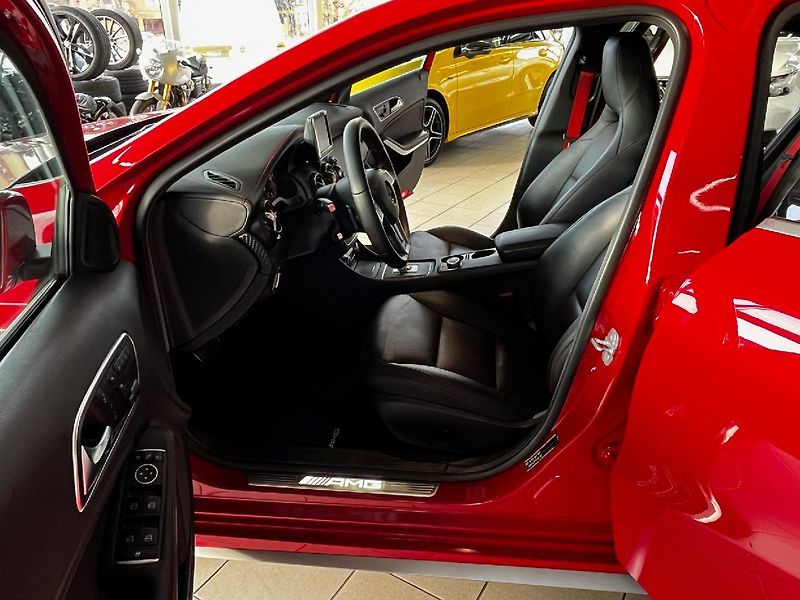 Mercedes-Benz Třídy A A 45 AMG 4Matic - fotka 29 z 29