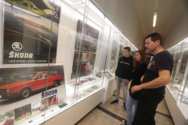Autoplakáty v Jihočeském muzeu v Českých Budějovicích