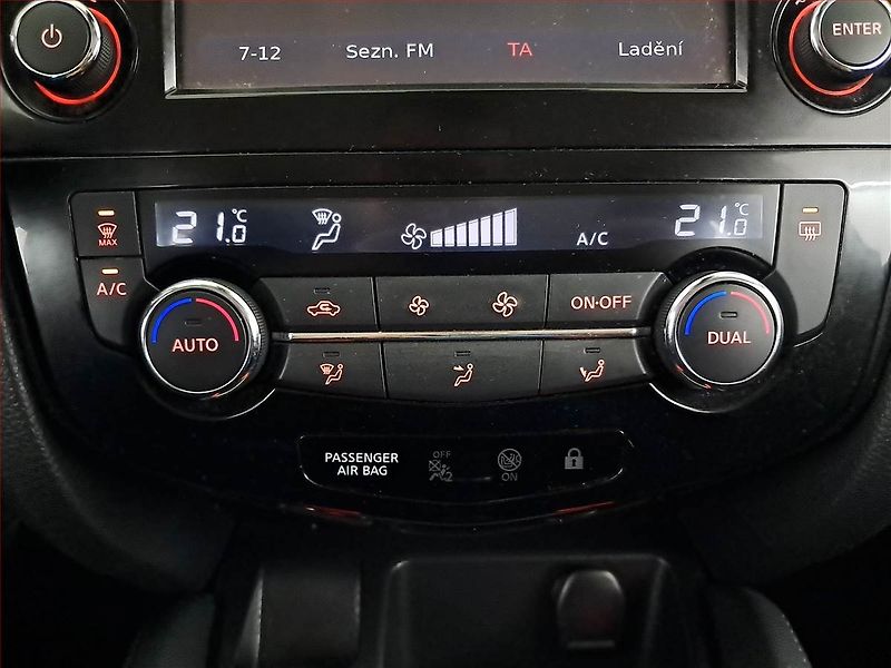 Nissan Qashqai (2016) 1.6 DIG-T, Navi, Tempomat - fotka 16 z 20