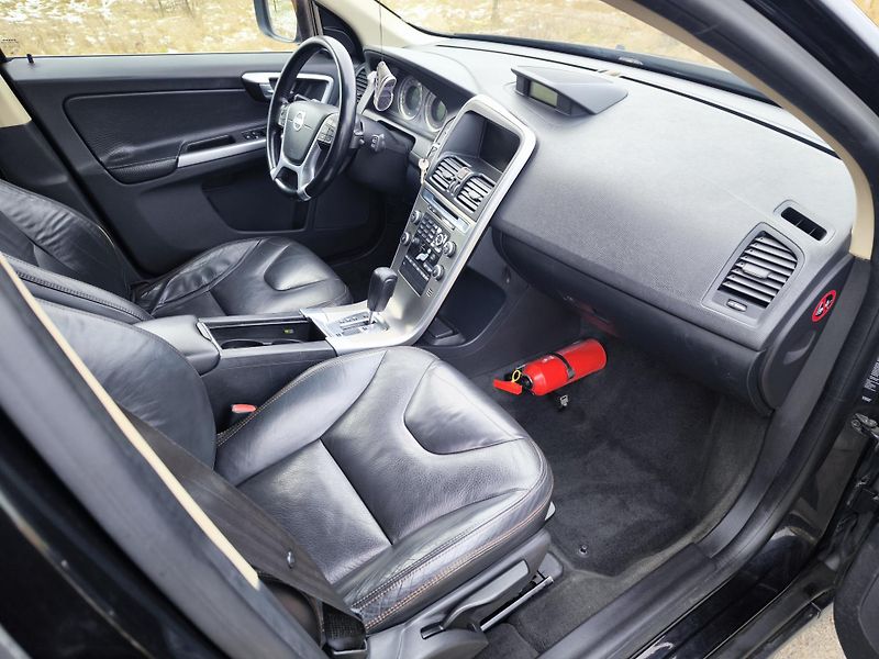 Volvo XC60 2,4 D 129kW 1 MAJITELKA - fotka 17 z 41