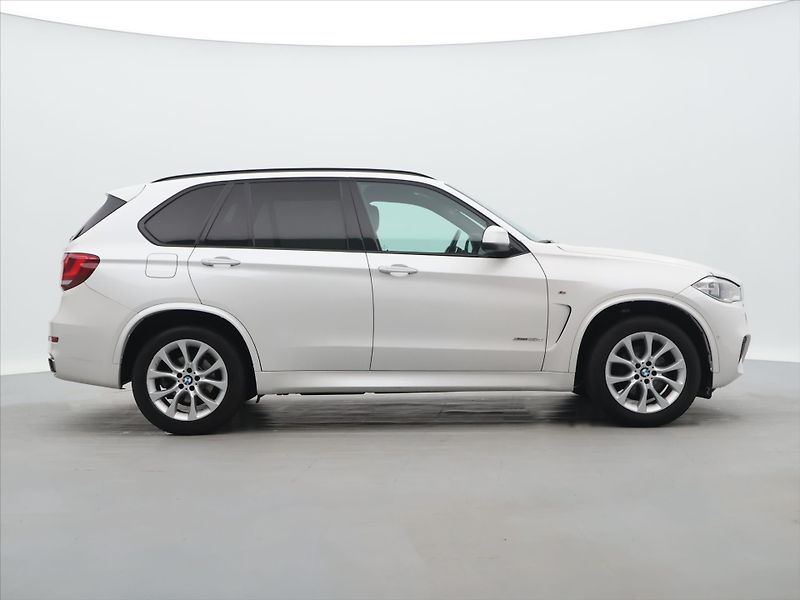 BMW X5 3,0 30d 190 kW CZ DPH xDrive - fotka 8 z 41