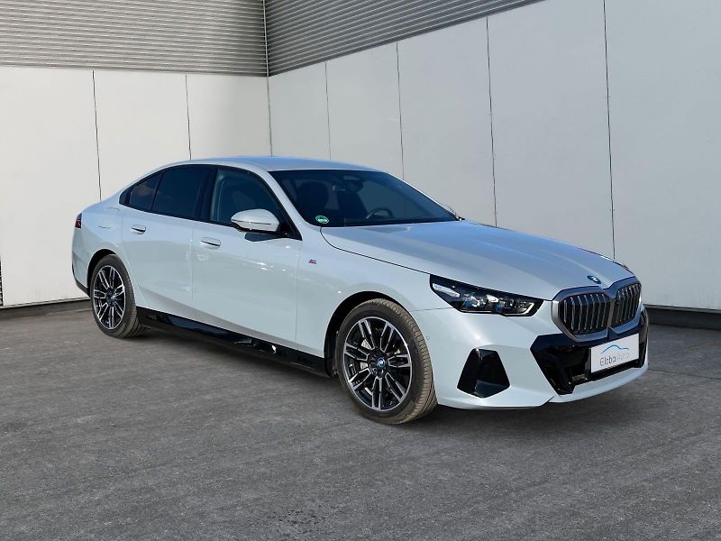 BMW Řada 5 (2024) 550e xDrive 360kW V6 M SPORT - fotka 7 z 21