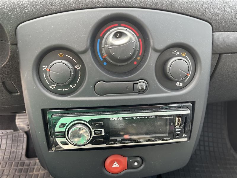 Renault Clio 1,2 i 48 KW ČR  STK 11/27 - fotka 16 z 29