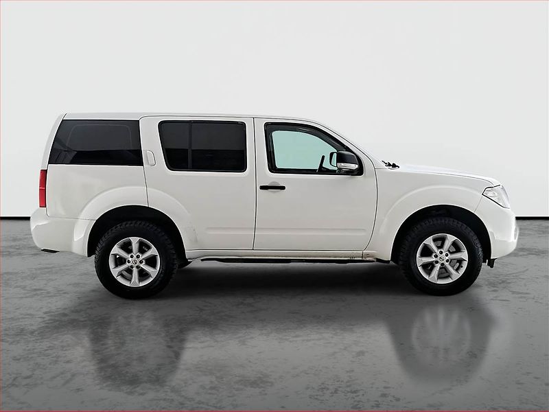 Nissan Pathfinder (2010) 2.5 dCi, 4X4, 7 míst - fotka 6 z 17