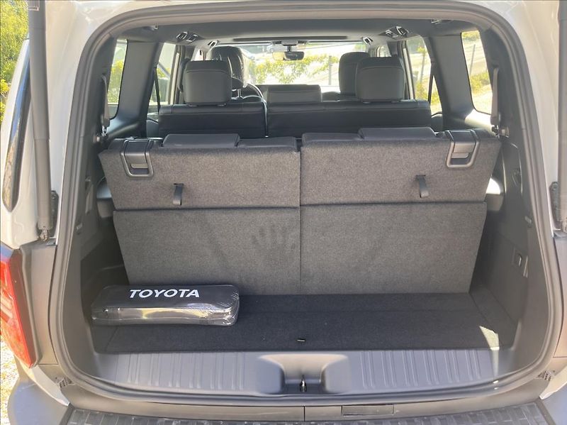 Toyota Land Cruiser 250 2,4i T 8AT Allrounder SE 7 - fotka 11 z 36