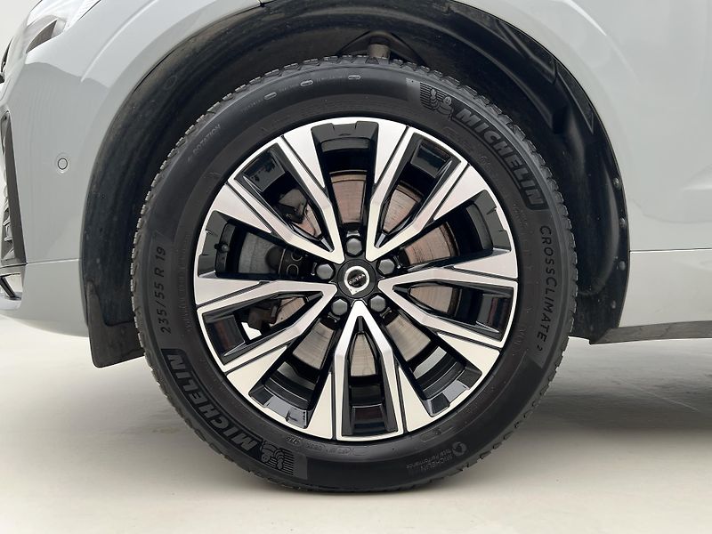 Volvo XC60 B4 AWD DARK PLUS CZ 1. maj. - fotka 15 z 45