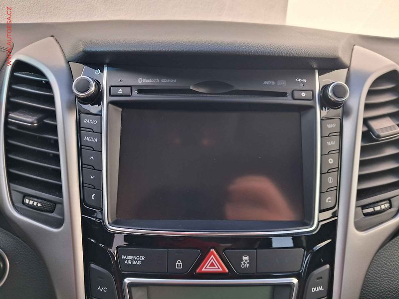 Hyundai i30 (2013) 1.6GDi, 2.maj, servis.kniha - fotka 14 z 19
