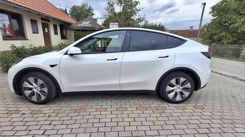 Tesla Model Y Long range dual motor EAP TZ - fotka 3 z 10