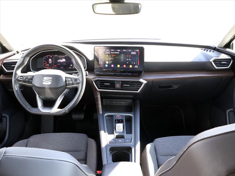 Seat Leon 2,0 TDI DSG Xcellence ST - fotka 23 z 31