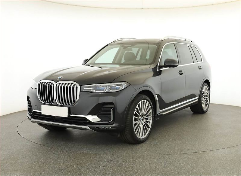 BMW X7 (2020) xDrive40i - fotka 2 z 28