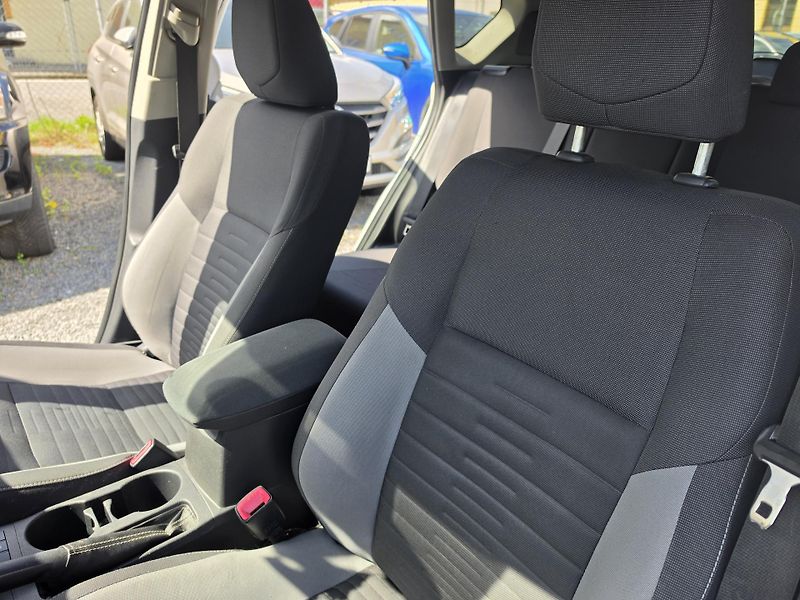 Toyota Auris 1.6 VVTi   - fotka 14 z 20