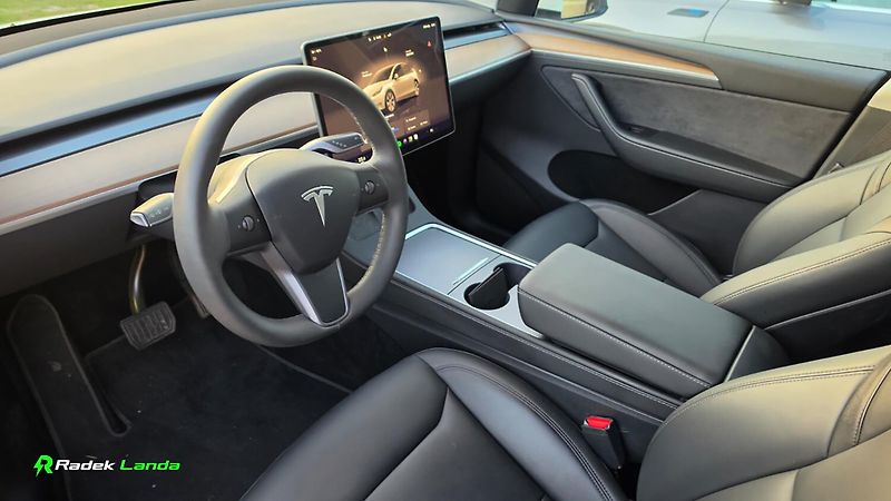 Tesla Model Y (2023) Long Range AWD Berlín - fotka 7 z 11