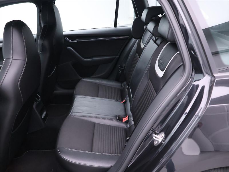 Škoda Octavia RS 2.0 TDI 135kW Navi Xenon - fotka 12 z 28
