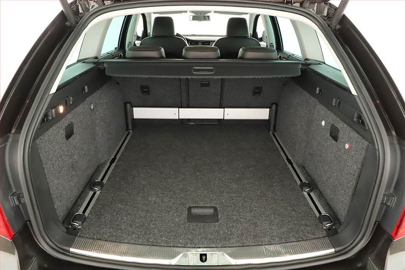 Škoda Superb (2013) Laurin&Klement 2.0 TDI, 4X4 - fotka 19 z 20