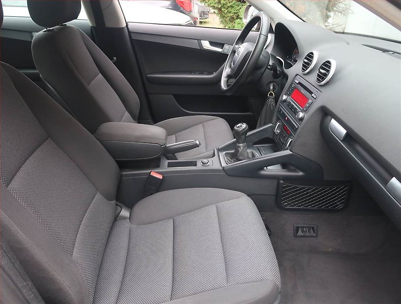 Audi A3 (2011) 1.6 TDI, Tempomat - fotka 9 z 18