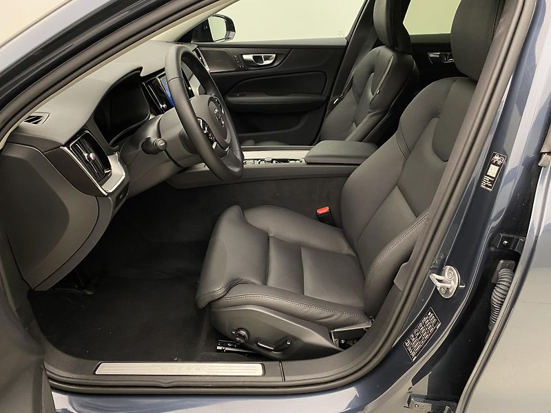 Volvo V60 B4 DARK PLUS AUT CZ - fotka 3 z 54
