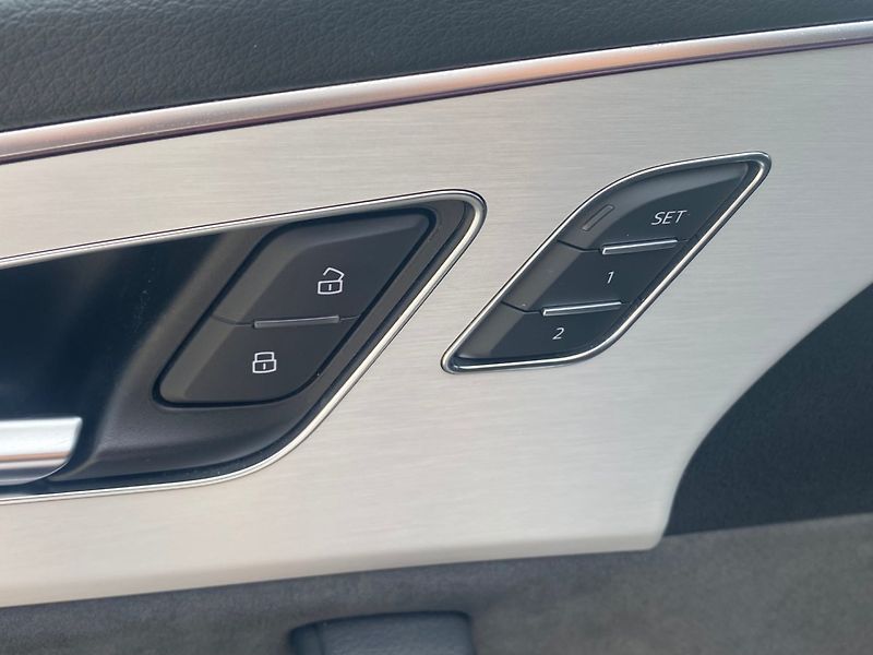 Audi Q8 (2019) 50 3.0 TDi 210kW Quattro Sline - fotka 23 z 35