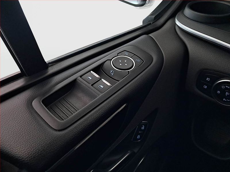 Ford Tourneo Custom (2021) Titanium 2.0 EcoBlue mHEV, ČR - fotka 17 z 21