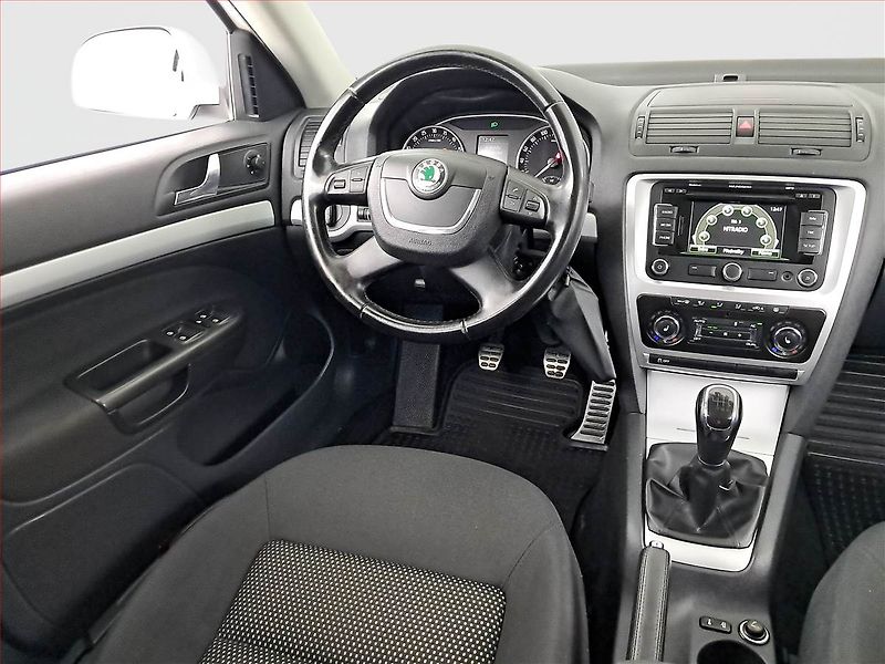 Škoda Octavia (2011) Scout 2.0 TDI, 4X4 - fotka 7 z 16